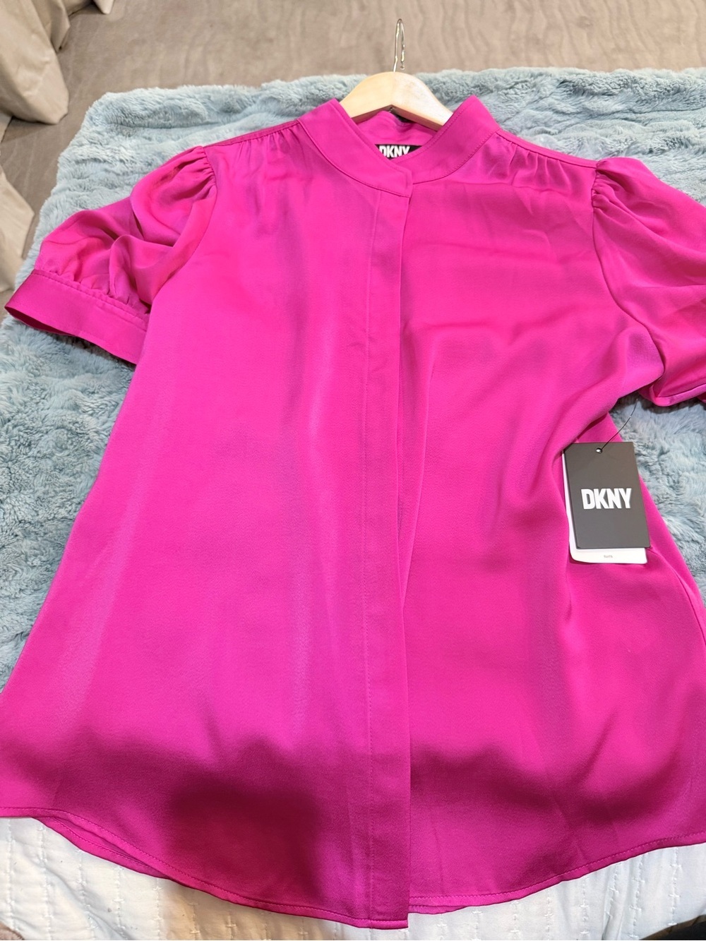 DKNY Women's Fuchsia Short Sleeve Blouse Size Medium NWT